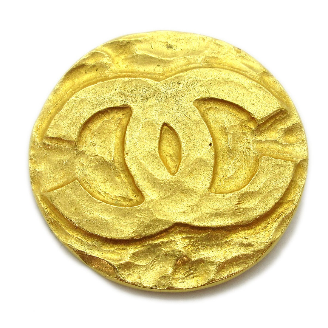 Chanel 94P Gold Tone Medallion Brooch Pin: Chanel 94P Gold Tone Medallion Brooch Pin Chanel medallion brooch pin in gold-tone metal with CC logo detailing and a 94P mark. Made in France, this brooch features a classic medallion design and is p