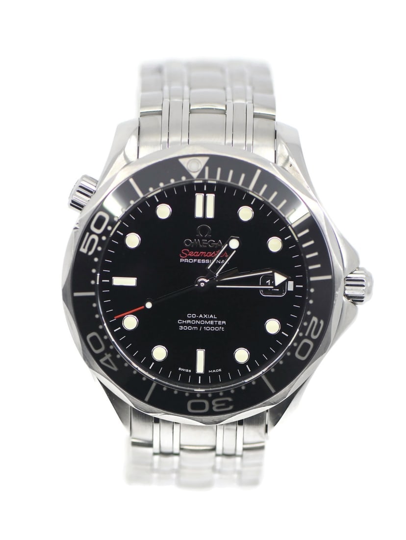 Omega Seamaster 300M 41mm Automatic Diver Watch with Box Papers: Omega Seamaster 300M 41mm Automatic Diver Watch with Box Papers This Omega Seamaster 300M wristwatch features a 41 mm stainless steel case with a unidirectional rotating black bezel and a matching bla