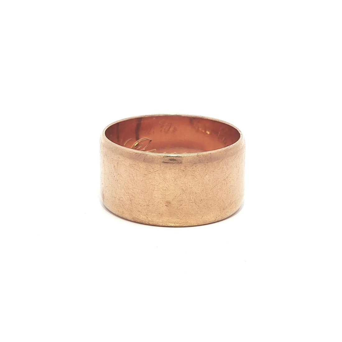Antique 1920 Unisex 14k Rosy Yellow Gold Flat Band Ring 10.2mm: Antique 1920 Unisex 14k Rosy Yellow Gold Flat Band Ring 10.2mm This exquisite antique ring from 1920 features a unisex design crafted from 14k rosy yellow gold. The flat band design is 10.2mm wide, pr