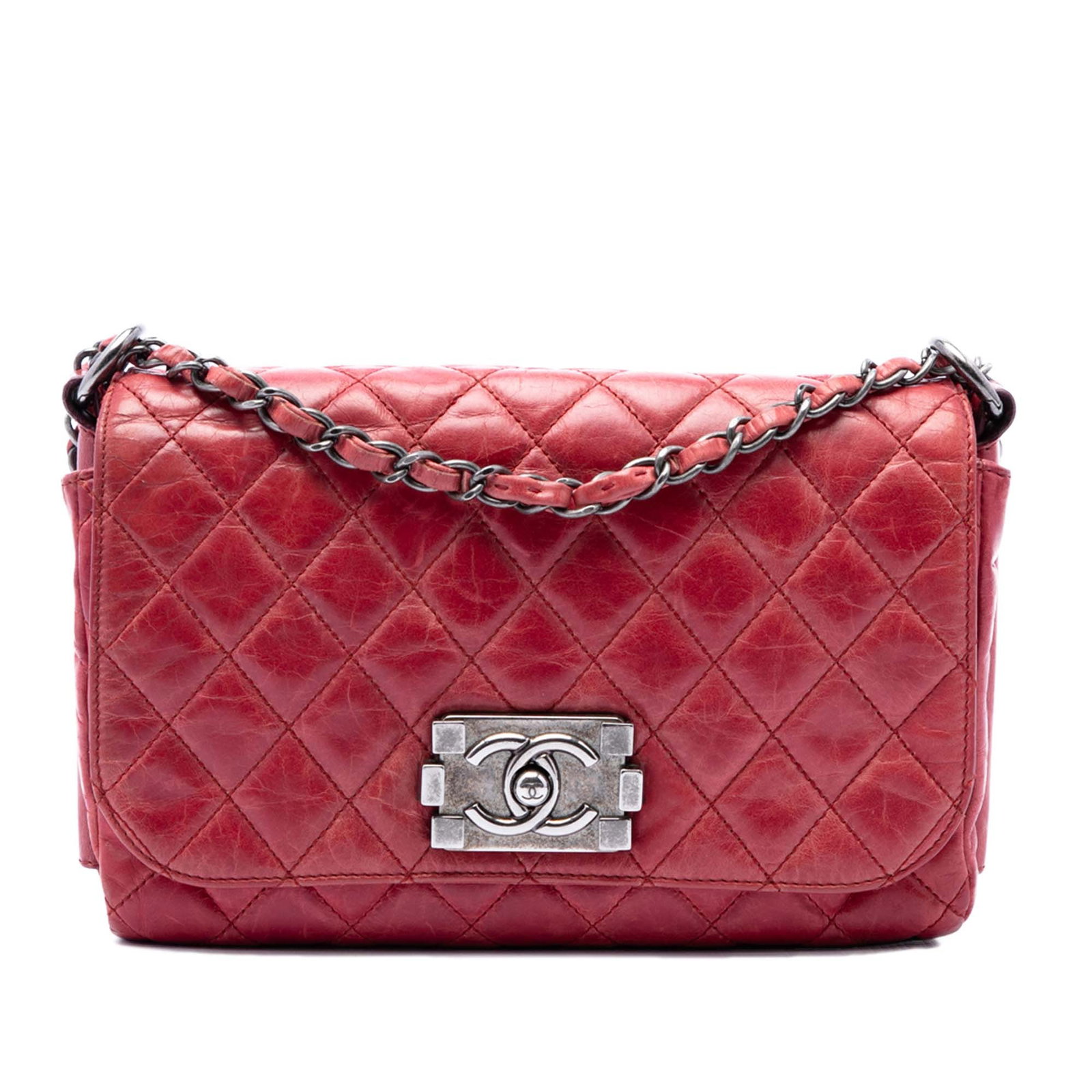 Chanel Soft Boy Flap quilted glazed calfskin shoulder bag red: Chanel Soft Boy Flap quilted glazed calfskin shoulder bag red Chanel Quilted Glazed Calfskin Soft Boy Flap shoulder bag in red, made in Italy. It features a quilted calfskin leather body, leather-wove
