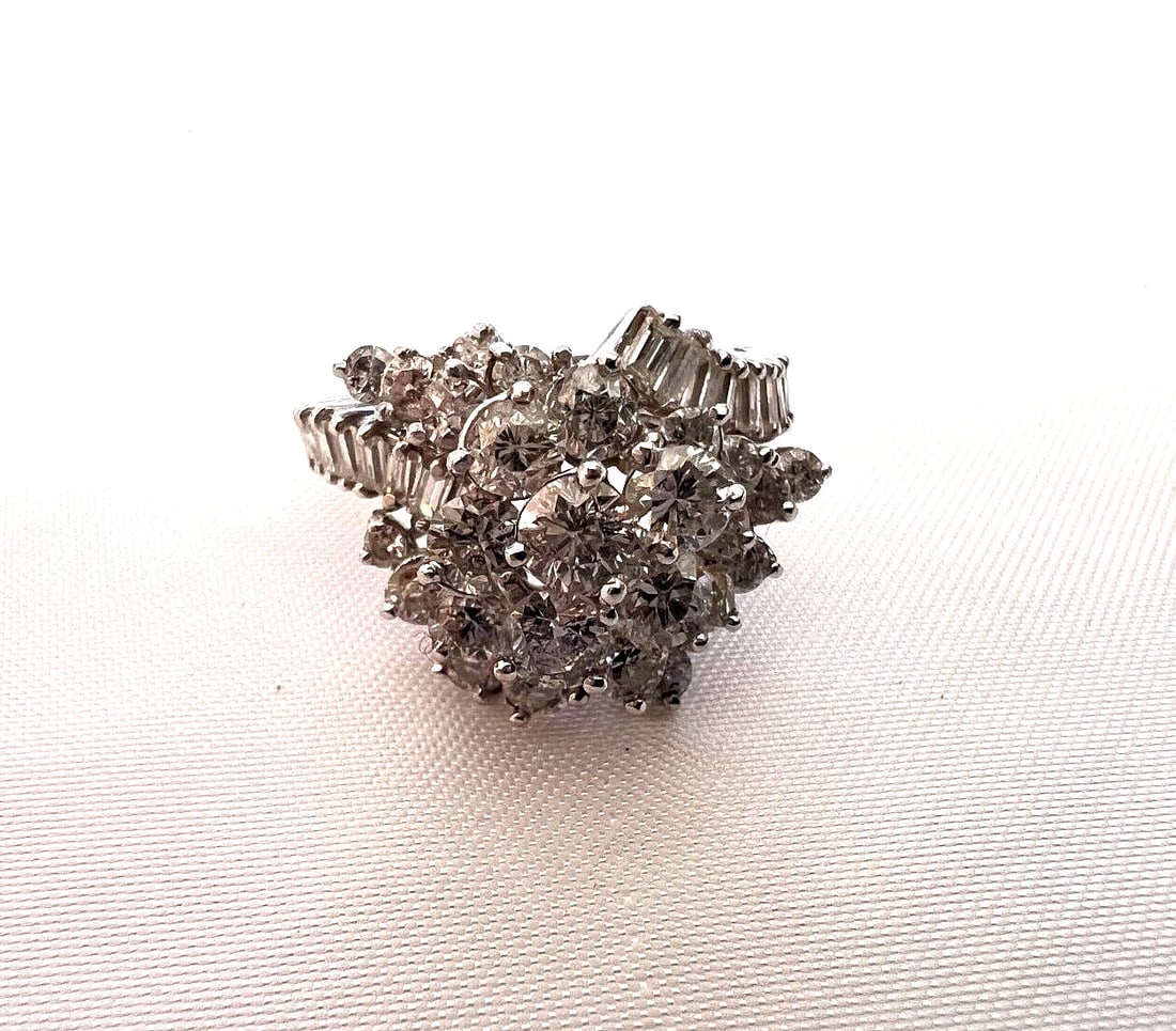 Exquisite French Platinum Diamond Ring 3 ct Size 7.25: Exquisite French Platinum Diamond Ring 3 ct Size 7.25 Experience the elegance of this exquisite French platinum diamond ring, perfect for any occasion. Crafted from high-quality 950 platinum, this rin