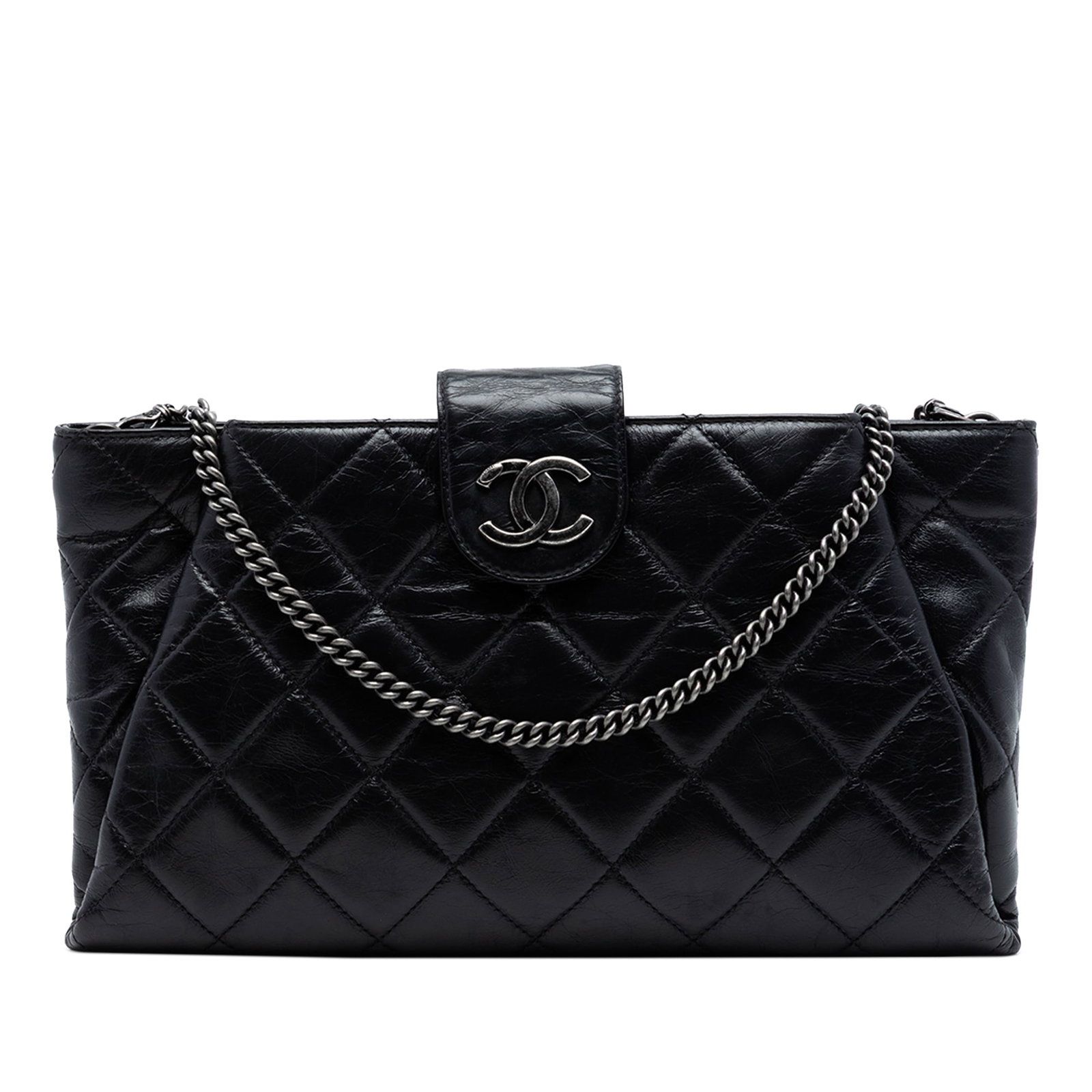 Chanel black quilted calfskin chain clutch bag: Chanel black quilted calfskin chain clutch bag This Chanel Quilted Glazed Calfskin Coco Pleats Chain Clutch is crafted from black quilted calf leather and features a detachable chain strap for versati