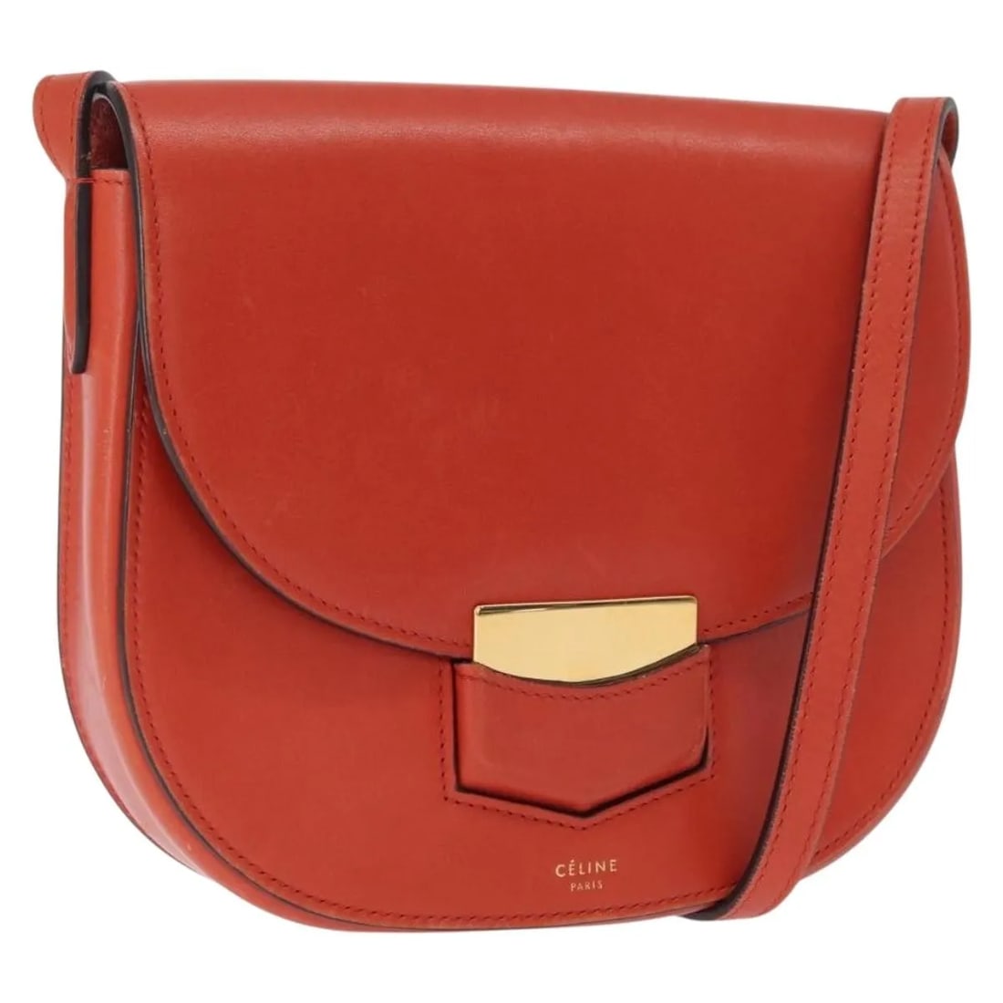 Celine Trotteur leather crossbody bag orange 18cm x 15cm x 5cm: Celine Trotteur leather crossbody bag orange 18cm x 15cm x 5cm Celine Trotteur Messenger bag in orange leather. Made in Italy, this unisex bag is presented in good vintage condition with honest wear. 