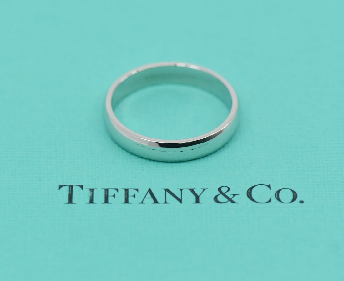 Tiffany & Co Platinum Ring 950 Authentic Size 11 4.5mm: Tiffany & Co Platinum Ring 950 Authentic Size 11 4.5mm This exquisite Tiffany & Co. platinum ring features a size 11 design, crafted from high-quality 950 platinum, ensuring durability and elegance. W