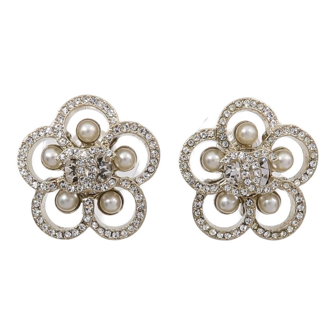CHANEL CC Diamond Earrings Gold Tone Metal: CHANEL CC Diamond Earrings Gold Tone Metal CHANEL CC GHW earrings in gold and light gold, presented in a very good AB condition. The listing notes a 15 mm x 15 mm size and includes a storage box. Made