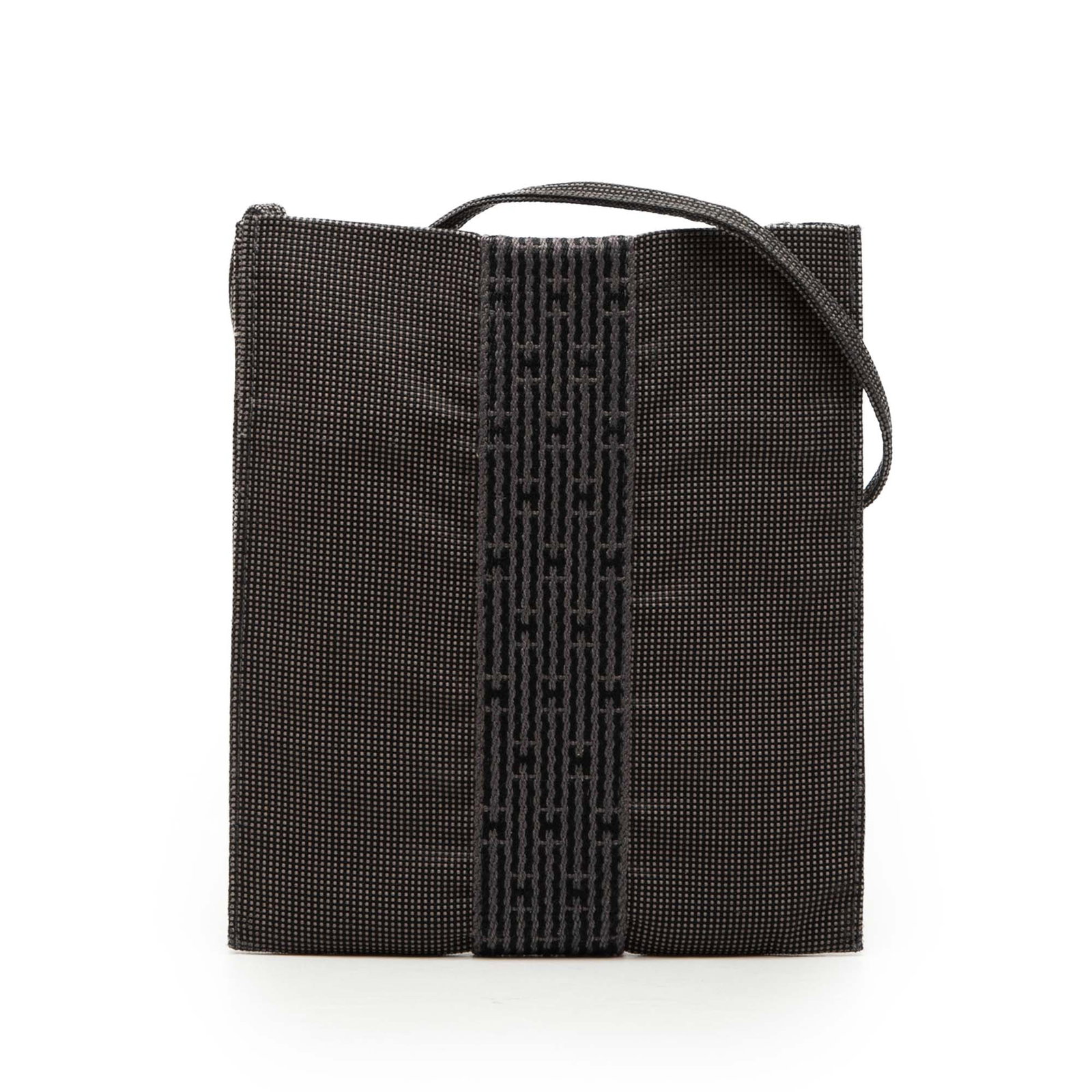 Hermes Herline Pochette Gray Canvas Crossbody Bag: Hermes Herline Pochette Gray Canvas Crossbody Bag This Hermes Herline Pochette crossbody bag features a durable polyester body with a flat polyester strap and an open top design. The bag is presented 