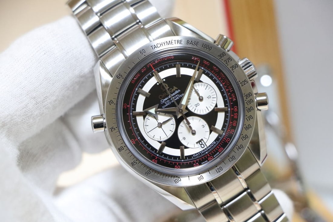 OMEGA 3582.51 Speedmaster Rattrapante Chronograph Men's Automatic Watch: OMEGA 3582.51 Speedmaster Rattrapante Chronograph Men's Automatic Watch Pre-owned OMEGA Speedmaster Broad Arrow Rattrapante Co-Axial men's wristwatch, model 3582.51. It features a black dial, stainles