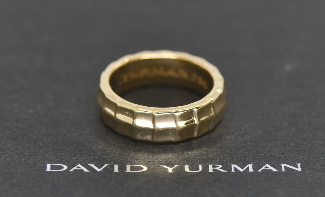 David Yurman Armory 18K Yellow Gold Band Ring 11.5: David Yurman Armory 18K Yellow Gold Band Ring 11.5 David Yurman Armory ring crafted in 18k yellow gold with a clean, stone-free design. This pre-owned ring is from the Armory collection and made in th