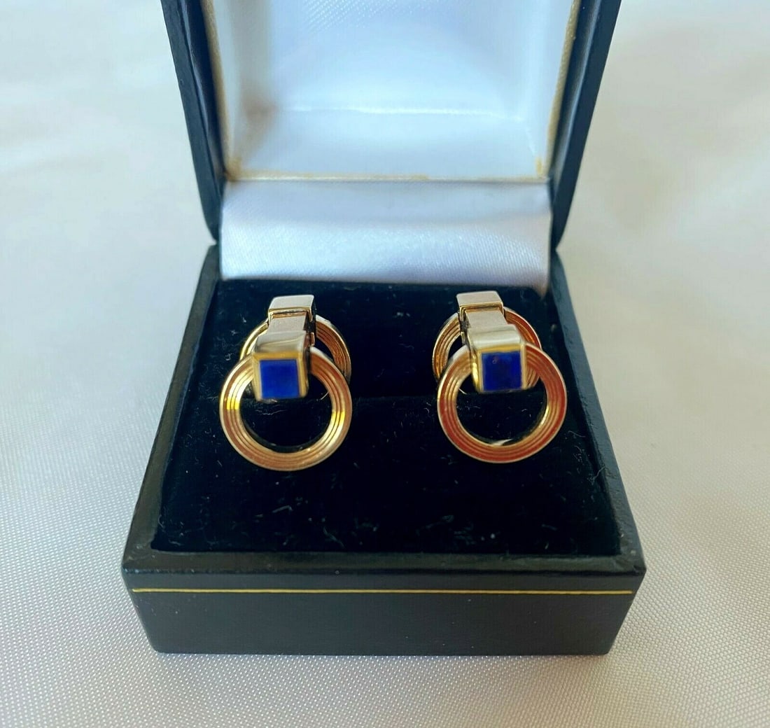 Italian 18K Gold Lapis Lazuli Cufflinks Signed Pair: Italian 18K Gold Lapis Lazuli Cufflinks Signed Pair This exquisite pair of cufflinks features Italian craftsmanship in 18K yellow gold adorned with beautiful Lapis Lazuli stones. Each cufflink boasts 