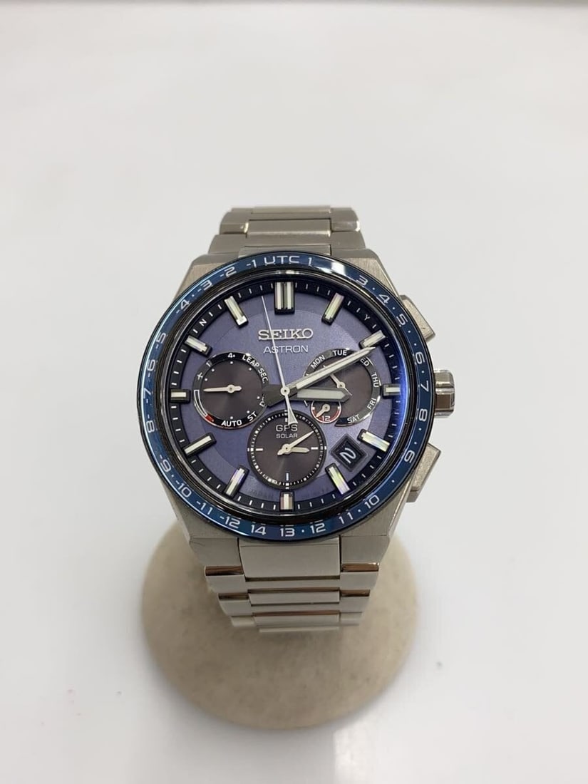 Seiko Astron Nexter Men's Wristwatch SBXC109: Seiko Astron Nexter Men's Wristwatch SBXC109 This SEIKO Astron Nexter SBXC109 is a men's wristwatch from Japan, designed for everyday wear. The watch is pre-owned and displays visible signs of use, in