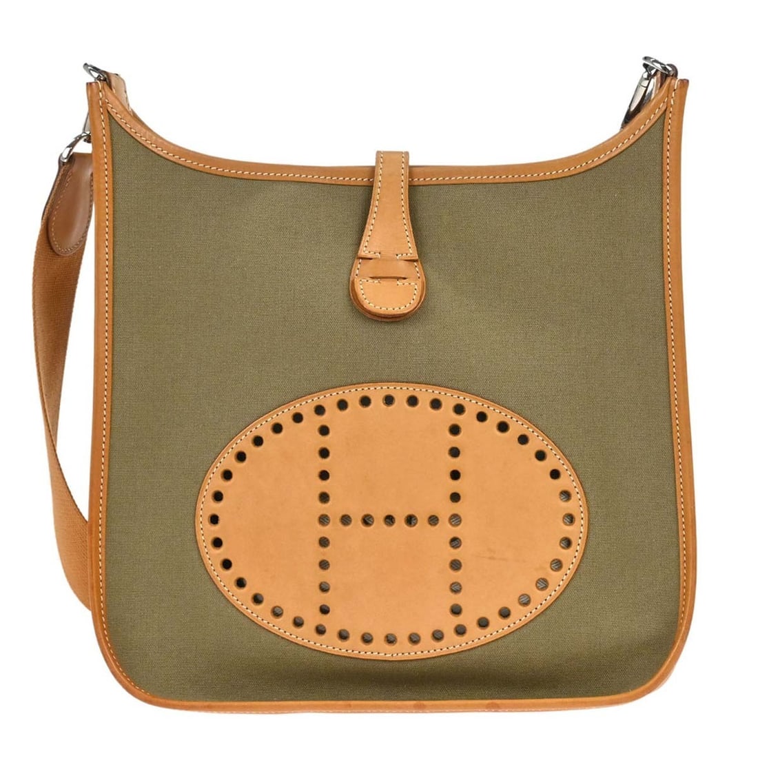 HERMES Evelyne 29 PM Shoulder Bag Natural Khaki Barenia Toile Officier: HERMES Evelyne 29 PM Shoulder Bag Natural Khaki Barenia Toile Officier Hermes Evelyne 2 29 PM shoulder bag in Natural Khaki, crafted from Barenia leather and Toile Officier with a leather lining. It f