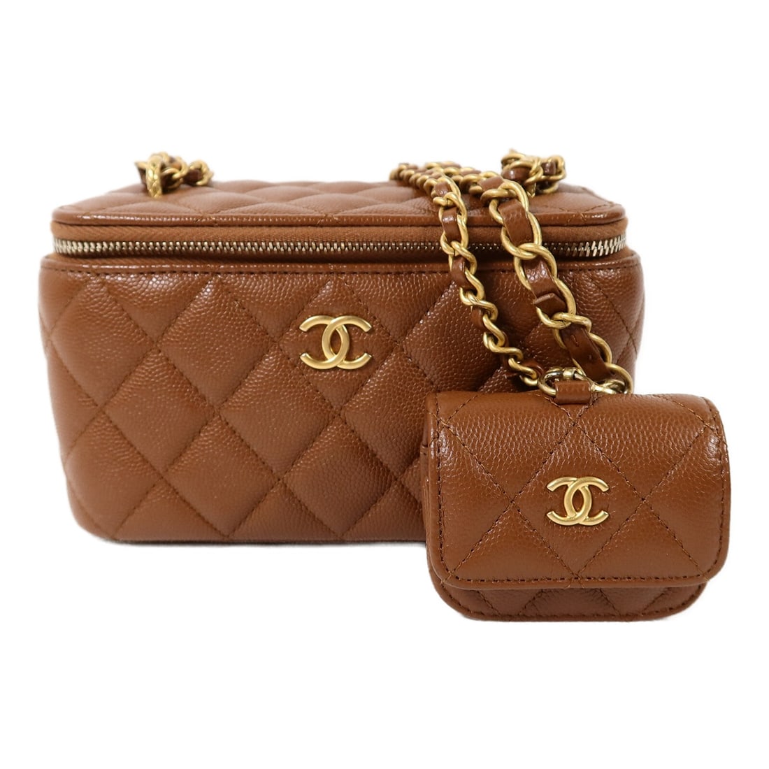 CHANEL CC Vanity Case Shoulder Bag Brown Calfskin Gold Tone Chain: CHANEL CC Vanity Case Shoulder Bag Brown Calfskin Gold Tone Chain CHANEL CC GHW Vanity Case Chain Shoulder Bag in brown calfskin (cowhide) leather. This women's shoulder bag measures approximately 17 