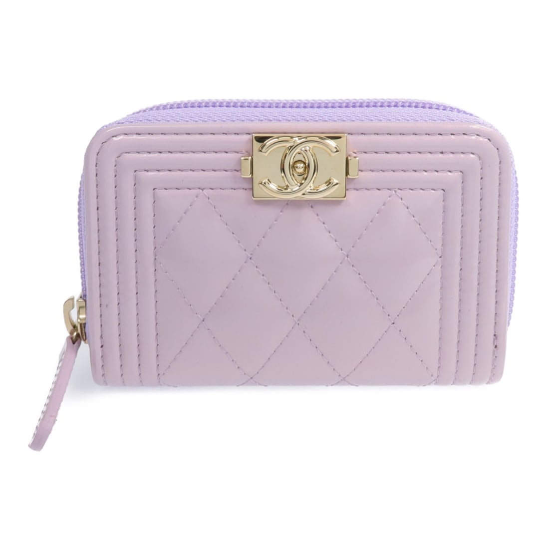 CHANEL Boy A80602 CC coin purse in purple patent leather: CHANEL Boy A80602 CC coin purse in purple patent leather CHANEL coin purse in purple patent leather, presented in the Boy style with CC GHW details. It is a women's regular-size accessory made in Fran