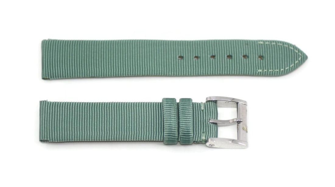 Authentic Bedat & Co Green Leather 16mm Watch Strap: Authentic Bedat & Co Green Leather 16mm Watch Strap Enhance your wristwatch with this authentic Bedat & Co. green leather strap. Made from high-quality leather, this strap features a width of 16 mm, e