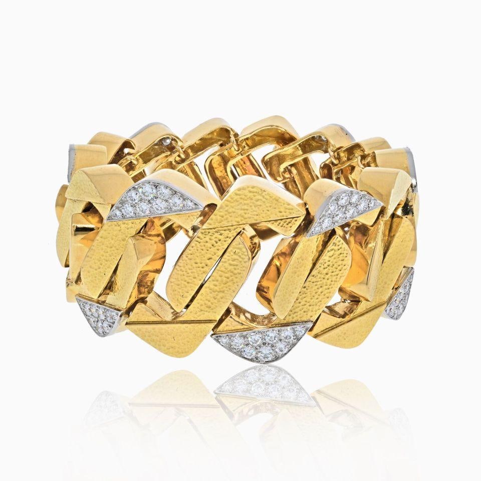 David Webb Vintage Platinum 18K Gold Diamond Curb-Link Bracelet 12 Cts: David Webb Vintage Platinum 18K Gold Diamond Curb-Link Bracelet 12 Cts This exquisite vintage bracelet features a stunning combination of platinum and 18K yellow gold. The curb-link design showcases a