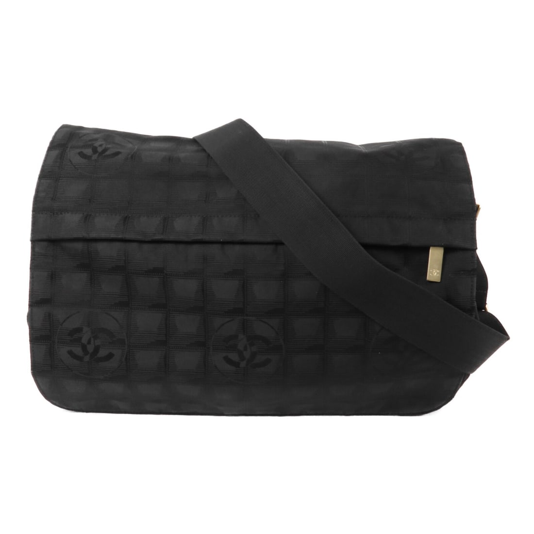 CHANEL A29348 New Travel Line Messenger Bag Black Nylon CC GHW: CHANEL A29348 New Travel Line Messenger Bag Black Nylon CC GHW Black CHANEL New Travel Line messenger bag in nylon, model A29348. It features a magnetic pocket, outside zip pocket, inside zip pocket, 