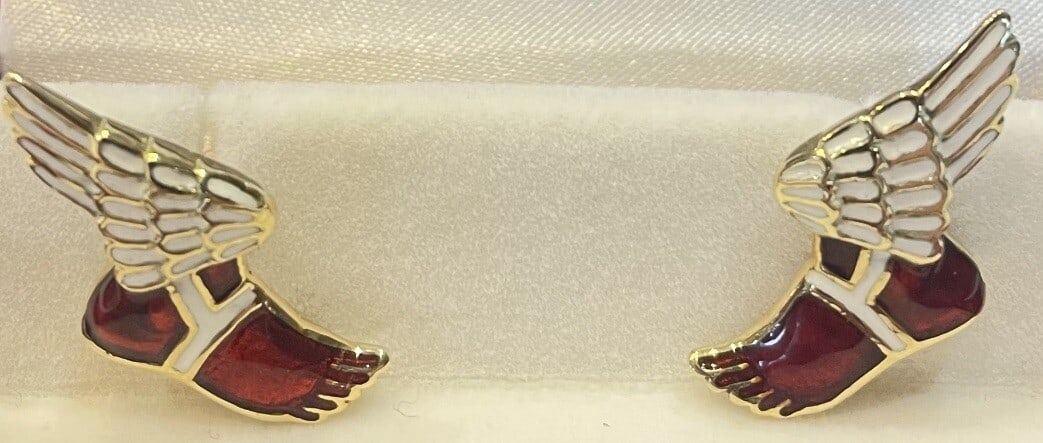 Peter Lindeman 14K Yellow Gold Enameled Cufflinks with Mercury Design: Peter Lindeman 14K Yellow Gold Enameled Cufflinks with Mercury Design Discover the elegance of these magnificent 14K enameled yellow gold cufflinks by Peter Lindeman. Featuring intricate details and e