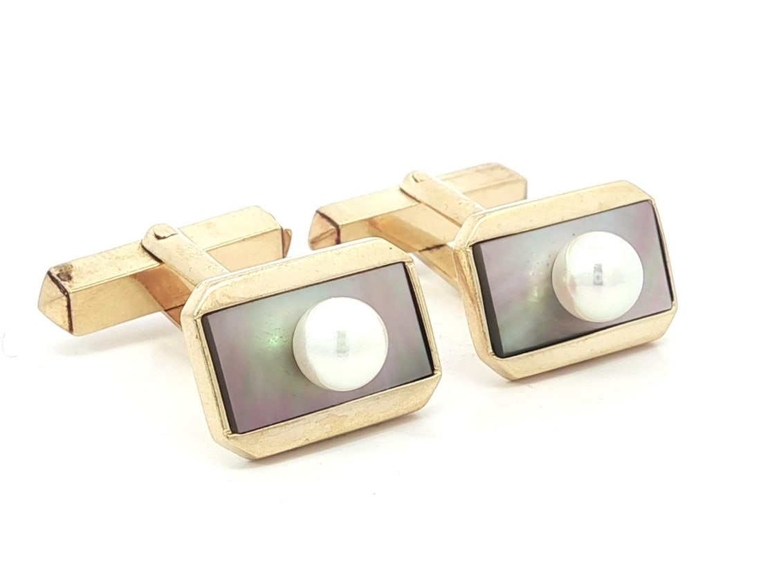 Mikimoto 14k Gold Pearl Mother Of Pearl Cufflinks Rectangular Design: Mikimoto 14k Gold Pearl Mother Of Pearl Cufflinks Rectangular Design Discover the elegance of these Mikimoto 14k Gold Cufflinks, featuring exquisite inlays of natural pearls and mother of pearl. Each 