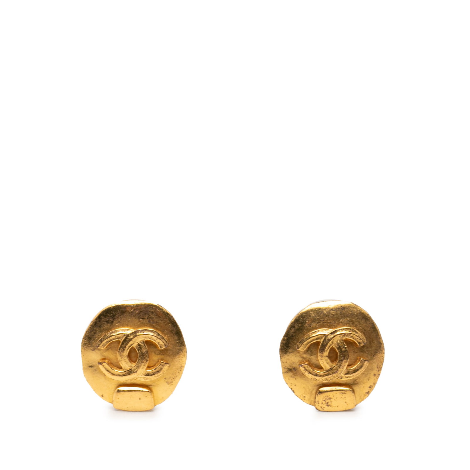 Chanel CC Round Clip On Earrings Gold Tone Metal: Chanel CC Round Clip On Earrings Gold Tone Metal Gold-tone round clip-on earrings with a metal body and clip-on closures. Made in France, these costume earrings measure 2.00 cm in length and 2.10 cm i