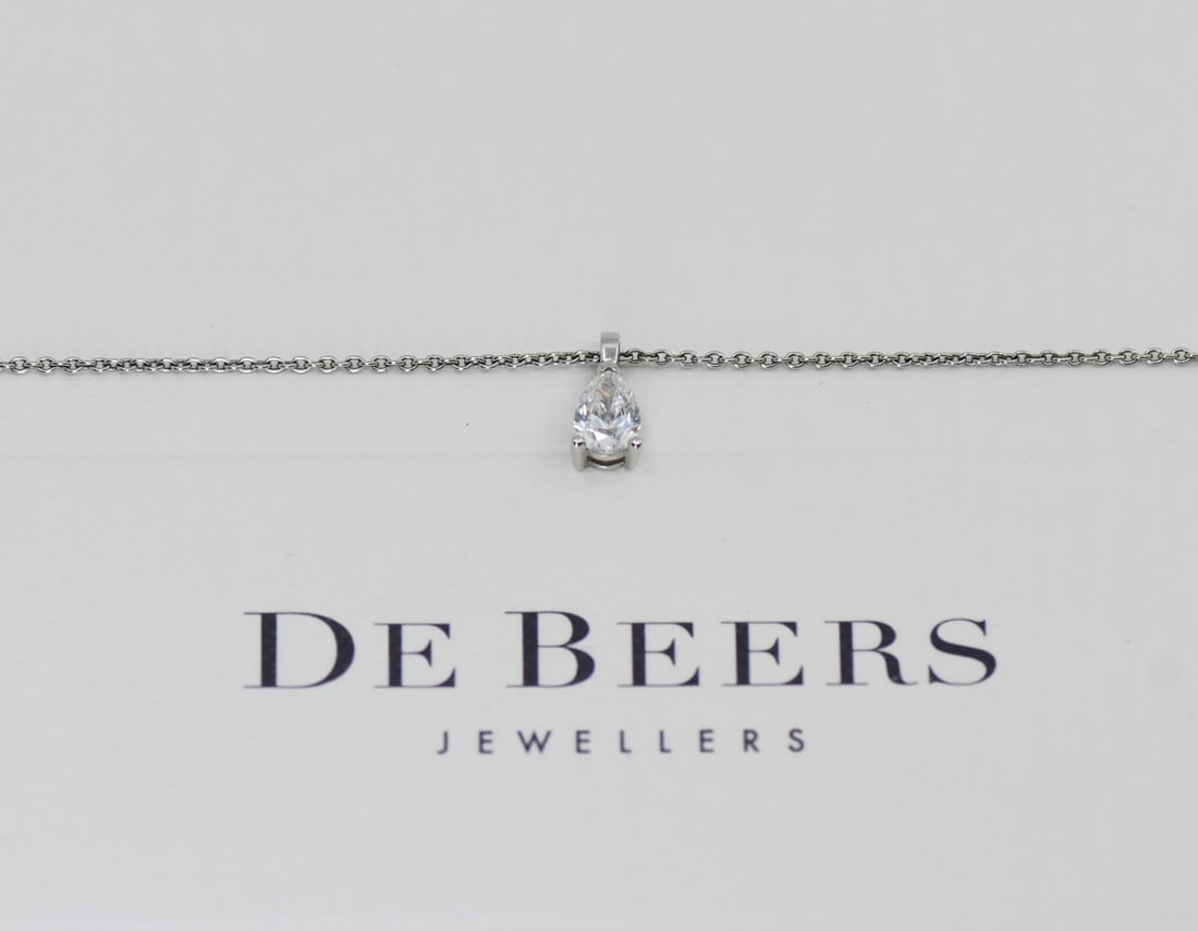 De Beers Platinum Pear Diamond Necklace 0.50 ct D VVS1 16 Inches: De Beers Platinum Pear Diamond Necklace 0.50 ct D VVS1 16 Inches A pre-owned De Beers diamond platinum necklace featuring a 0.50 ct pear-shaped natural diamond with D color and VVS1 clarity. The neckl