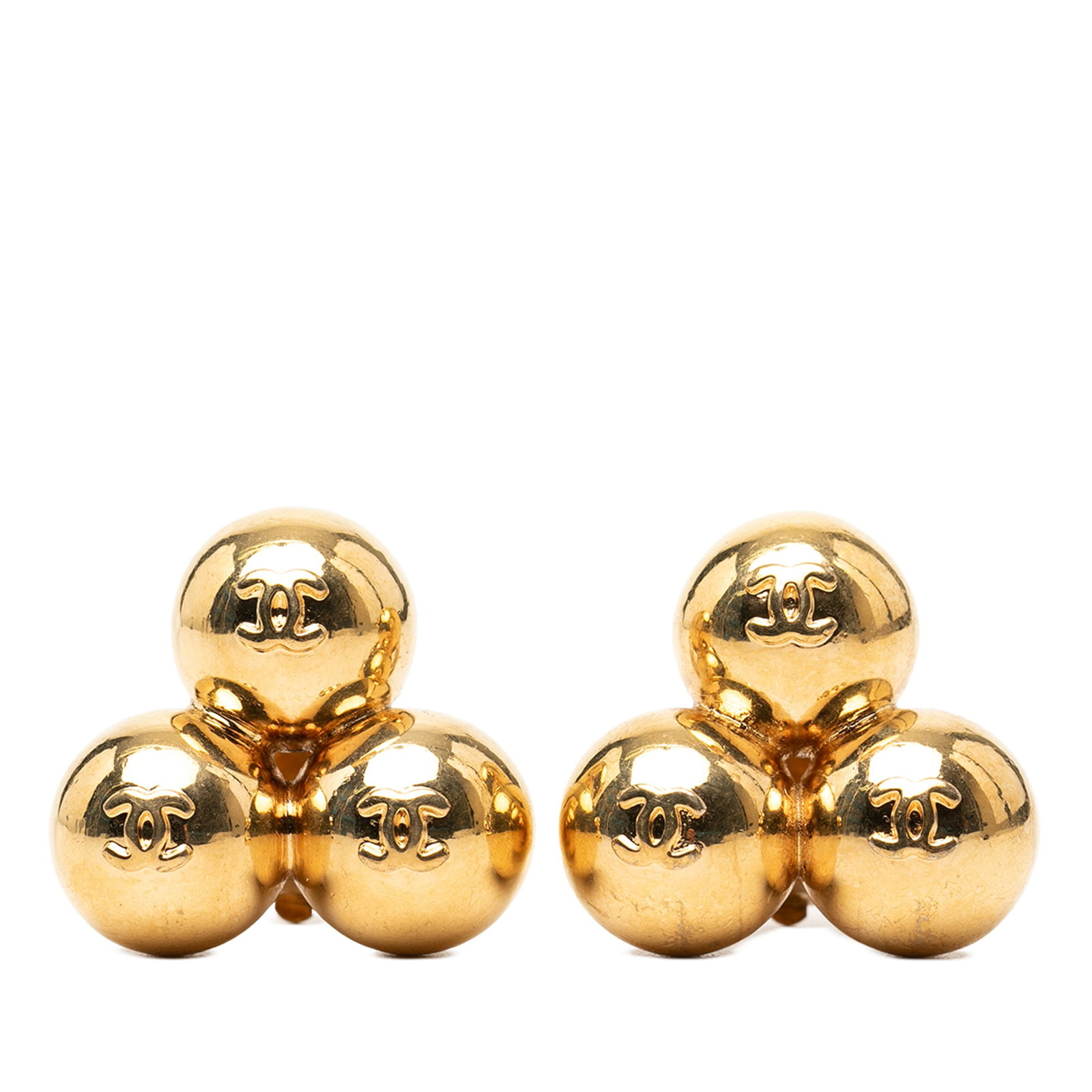 Chanel CC Clip On Sphere Earrings Gold Plated Metal: Chanel CC Clip On Sphere Earrings Gold Plated Metal Chanel CC Gold Plated Spheres Clip On Earrings in gold plated metal with clip-on closures. Made in France and categorized as costume jewelry, these 