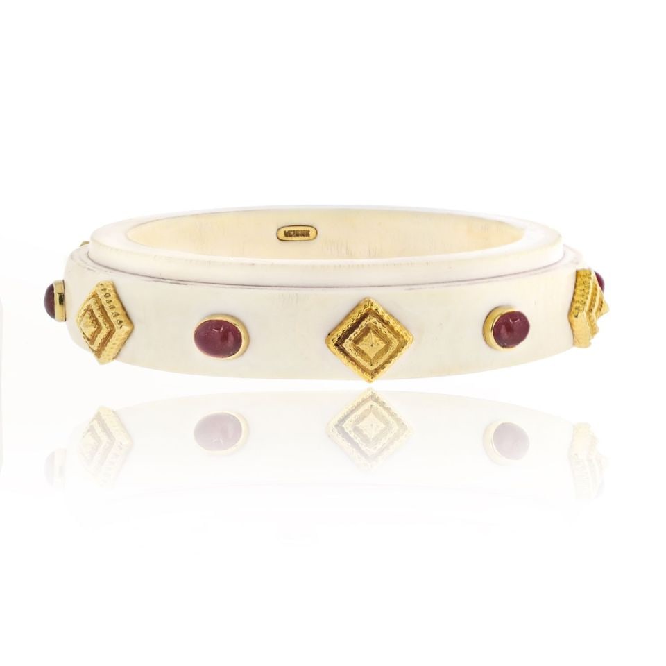 David Webb 18K Yellow Gold Ruby Bangle Bracelet Vintage: David Webb 18K Yellow Gold Ruby Bangle Bracelet Vintage Experience timeless elegance with this vintage David Webb Slip-On Bangle. Crafted in luxurious 18K yellow gold, this bracelet features a stunnin