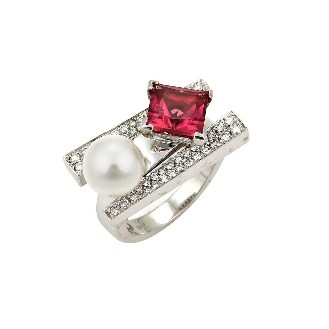 Koeisa 18k White Gold Ring with Pink Tourmaline Pearl and 3.33ct Diamonds: Koeisa 18k White Gold Ring with Pink Tourmaline Pearl and 3.33ct Diamonds This pre-owned Koesia ring is crafted in 18k white gold and features pink tourmaline, diamonds, and an Akoya pearl. It is a si