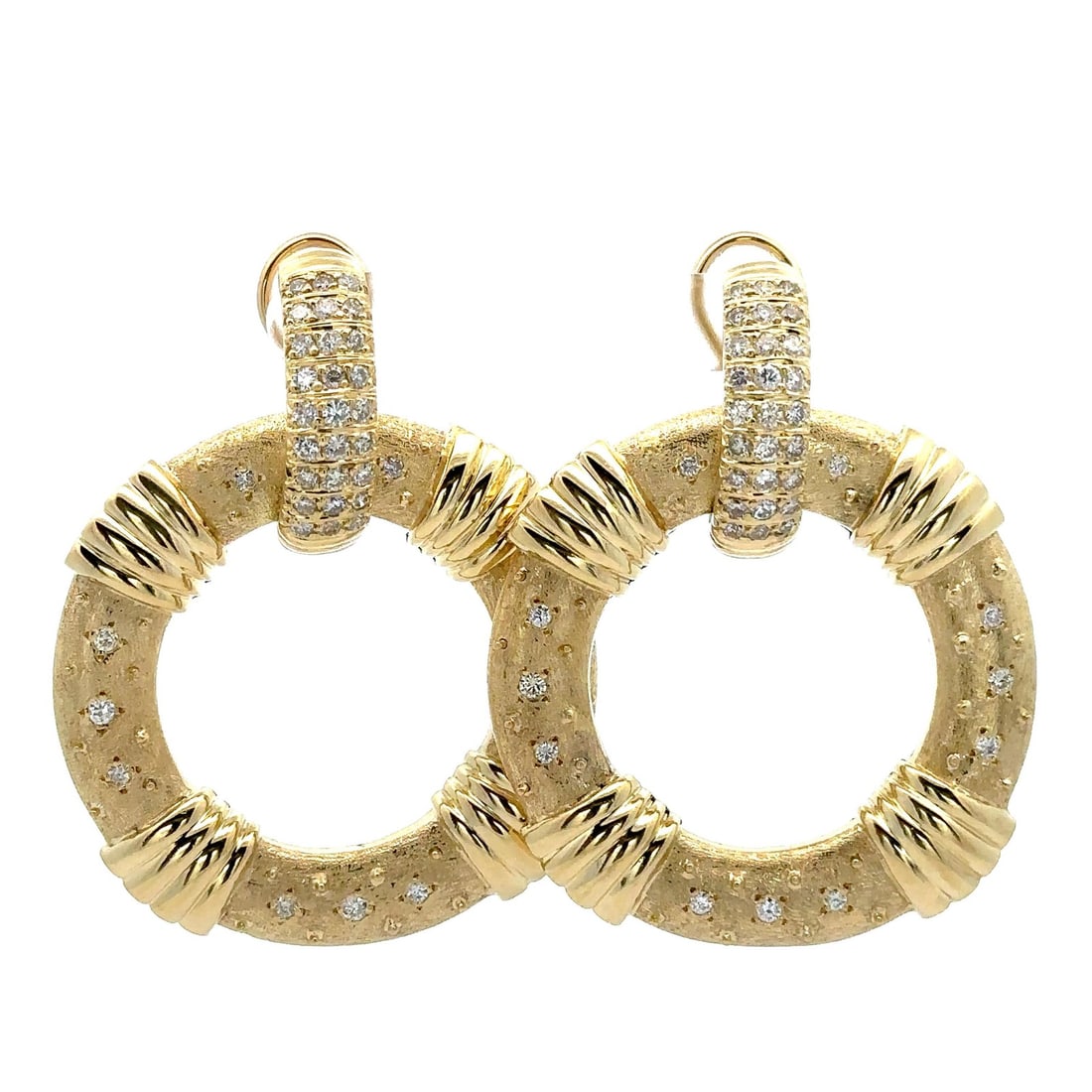 18k Yellow Gold 2ctw Diamond Textured Dangle Omega Earrings: 18k Yellow Gold 2ctw Diamond Textured Dangle Omega Earrings Elevate your style with these stunning 18k Gold Dangle Earrings, featuring a remarkable 2.0 carats total weight of natural diamonds. Designe
