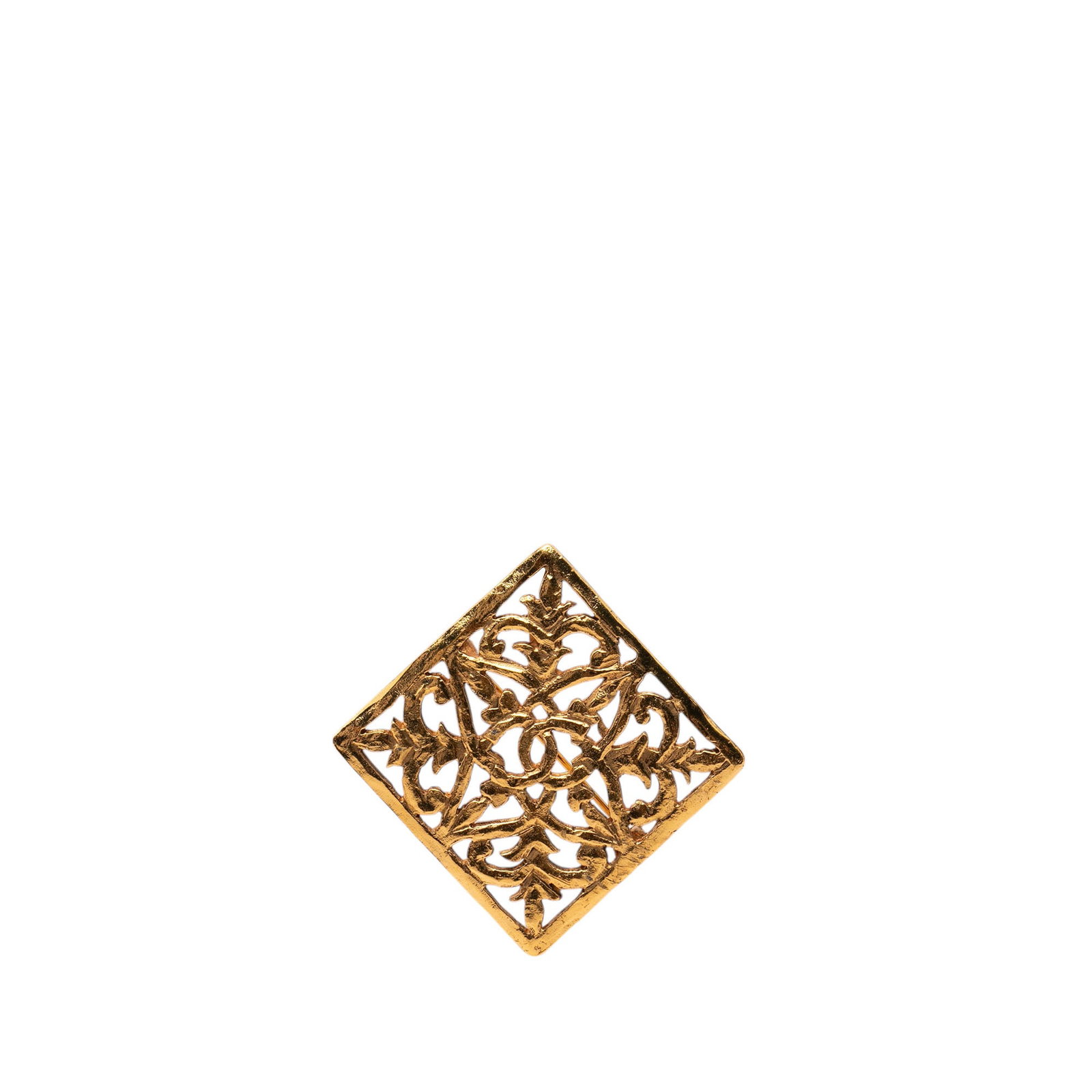 Chanel CC Filigree Brooch Gold Plated Metal: Chanel CC Filigree Brooch Gold Plated Metal Chanel CC Gold Plated Diamond Filigree Brooch with a gold plated metal body and back pin closure. It is a costume piece made in France and presented in gold