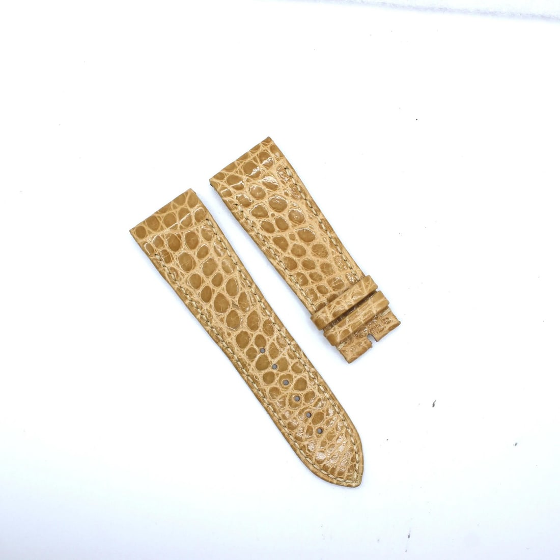 Chopard Happy Sport Beige Leather Strap 23mm Two-Piece Band 288448-2001: Chopard Happy Sport Beige Leather Strap 23mm Two-Piece Band 288448-2001 Elevate your Chopard Happy Sport watch with this elegant pre-owned beige leather strap. Designed specifically for the Happy Spor