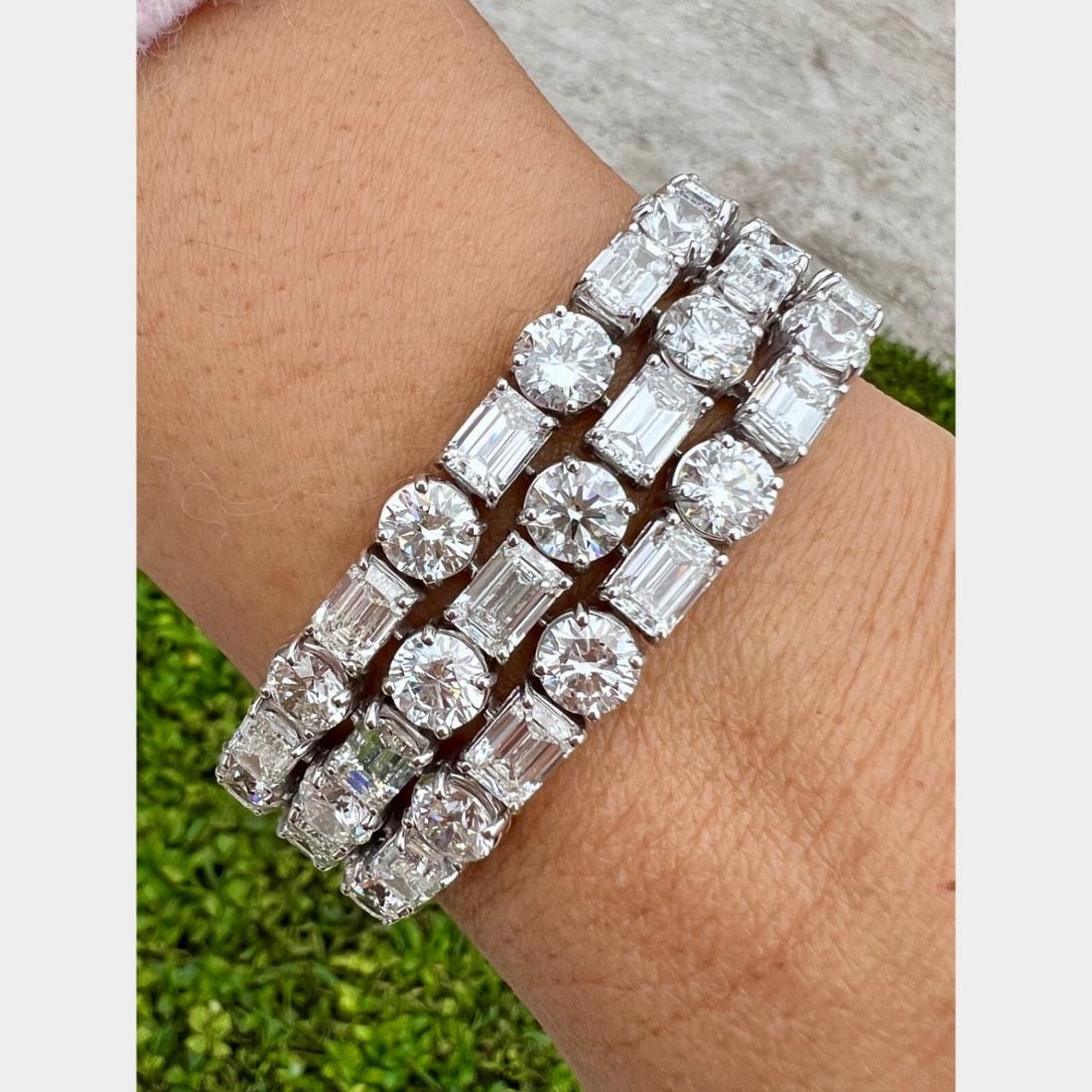 75.19 Carat Diamond Bracelet in 18K White Gold with GIA Certification: 75.19 Carat Diamond Bracelet in 18K White Gold with GIA Certification This exquisite bracelet is crafted from 18K white gold and features 72 GIA certified diamonds with a total weight of 75.19 carats.
