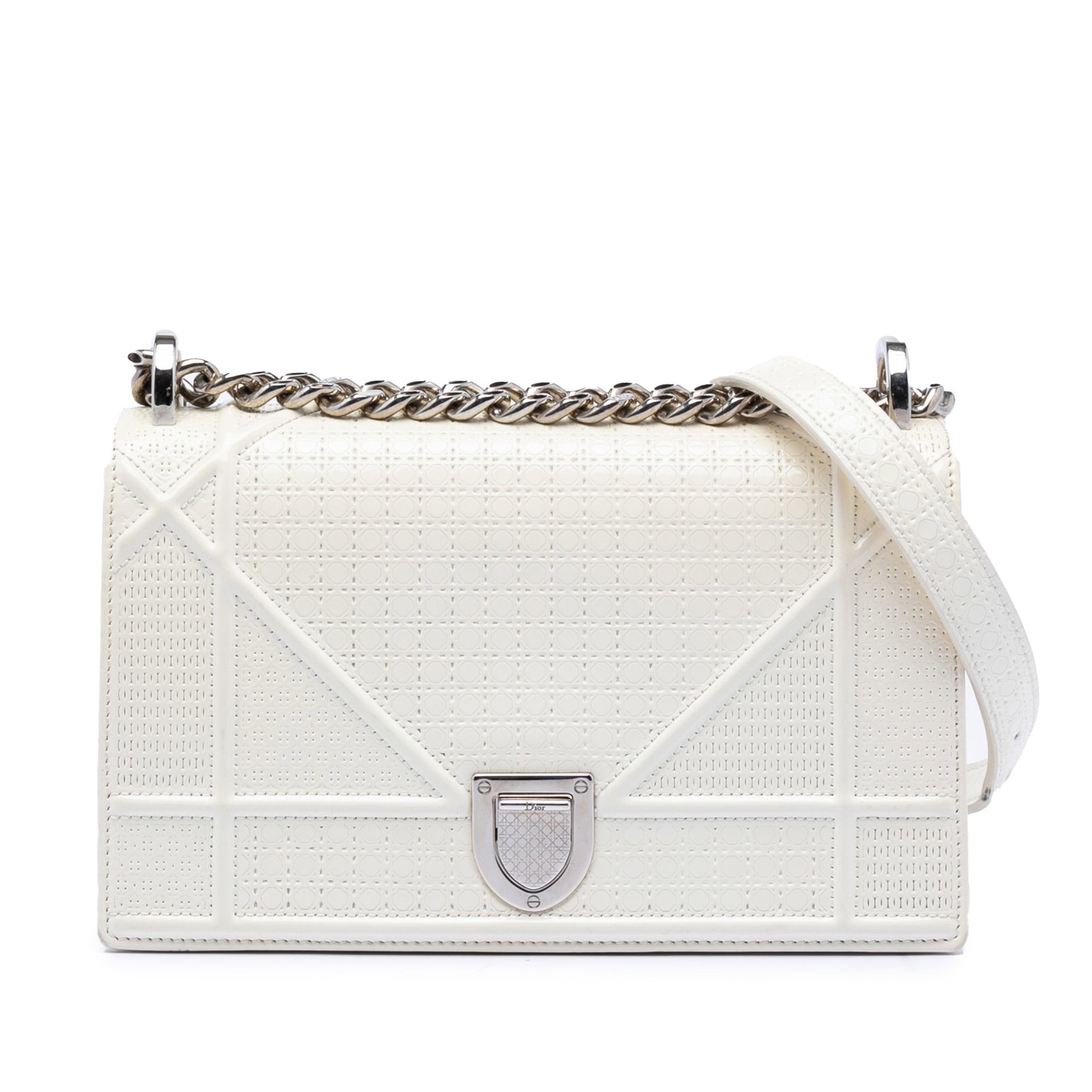 Dior Medium Patent Microcannage Flap Bag White Leather: Dior Medium Patent Microcannage Flap Bag White Leather This Dior Medium Patent Microcannage Diorama Flap bag features a patent leather body in white, complemented by a chain link shoulder strap and a 