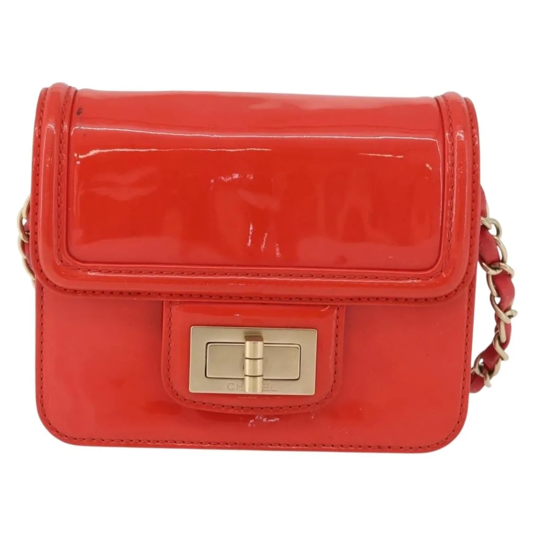 Chanel Reissue 2.55 red patent leather clutch: Chanel Reissue 2.55 red patent leather clutch This Chanel Reissue 2.55 Clutch is crafted from red patent leather and features a compact, elegant silhouette. Made in Italy, it offers a stylish option f