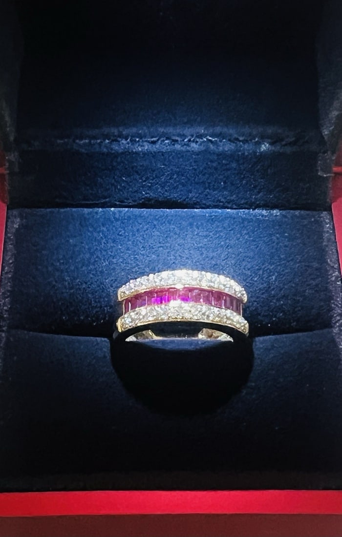 14K Yellow Gold Ring Size 5 with Ruby Diamond and Lighted Box: 14K Yellow Gold Ring Size 5 with Ruby Diamond and Lighted Box This pre-owned ring is crafted in 14k yellow gold and features ruby and diamond accents with detailed workmanship. It is size 5 and weighs