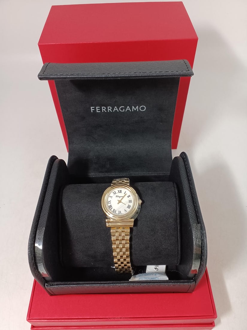 Women's Swiss Wristwatch Salvatore Ferragamo Gancini 611245 Quartz: Women's Swiss Wristwatch Salvatore Ferragamo Gancini 611245 Quartz Pre-owned Salvatore Ferragamo Gancini quartz women's wristwatch, model 611245 GLD, with Swiss origin. The item is listed in Product R