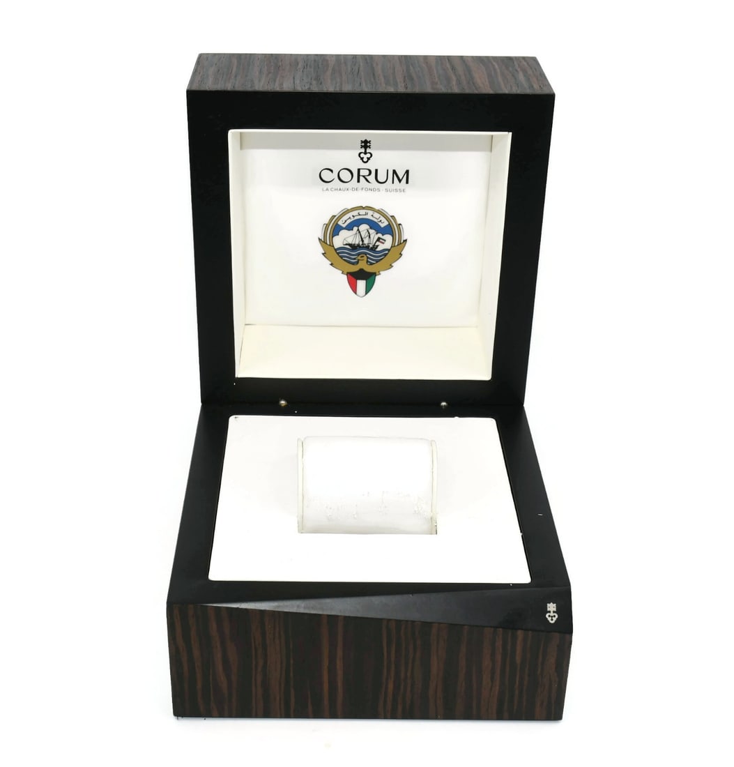 Single Presentation Case for Watch by Corum: Single Presentation Case for Watch by Corum This is a pre-owned Corum presentation box designed for a single watch. Made in Switzerland, it offers a secure and stylish way to store or display your Cor