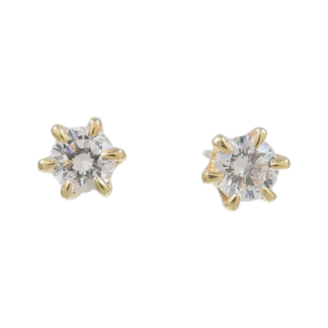 18K Yellow Gold Diamond Stud Earrings 6mm: 18K Yellow Gold Diamond Stud Earrings 6mm Diamond earrings in 18K yellow gold with clear diamonds. The item is in very good AB condition and comes with no accessories. Specifications Item Name: Diamon