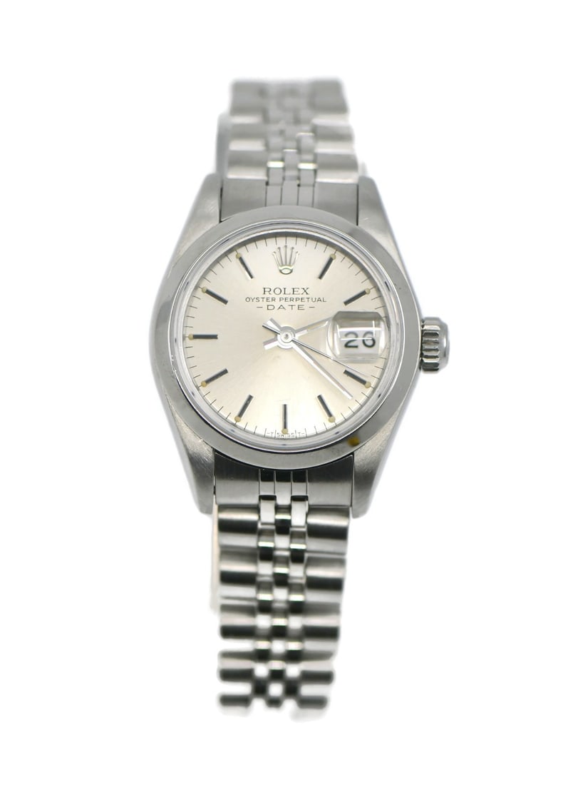 Rolex Oyster Perpetual Date 26mm Stainless Steel Wristwatch: Rolex Oyster Perpetual Date 26mm Stainless Steel Wristwatch This Rolex Oyster Perpetual Date wristwatch features a polished stainless steel case and bracelet, complemented by a silver dial and bezel. 