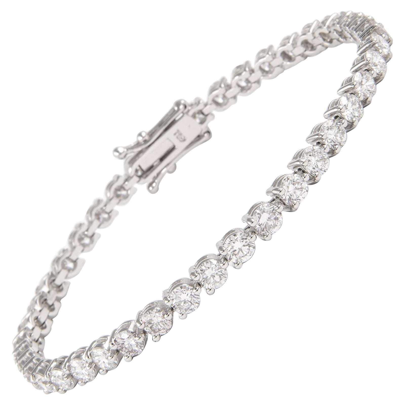 7.50ct Diamond Tennis Bracelet 18k White Gold: 7.50ct Diamond Tennis Bracelet 18k White Gold This exquisite 7.50ct diamond tennis bracelet showcases a stunning array of 41 round brilliant diamonds, elegantly set in 18k white gold. The bracelet fea