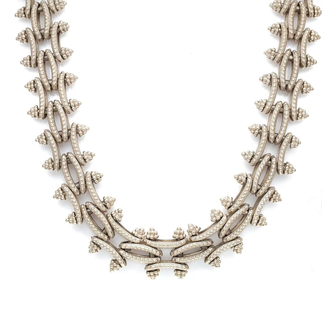 Stephen Dweck 18K Yellow Gold Link Chain Necklace 17 Inch Stackable: Stephen Dweck 18K Yellow Gold Link Chain Necklace 17 Inch Stackable This exquisite Stephen Dweck Link Chain Necklace is expertly crafted from 18K Yellow Gold, featuring a sophisticated dull finish tha
