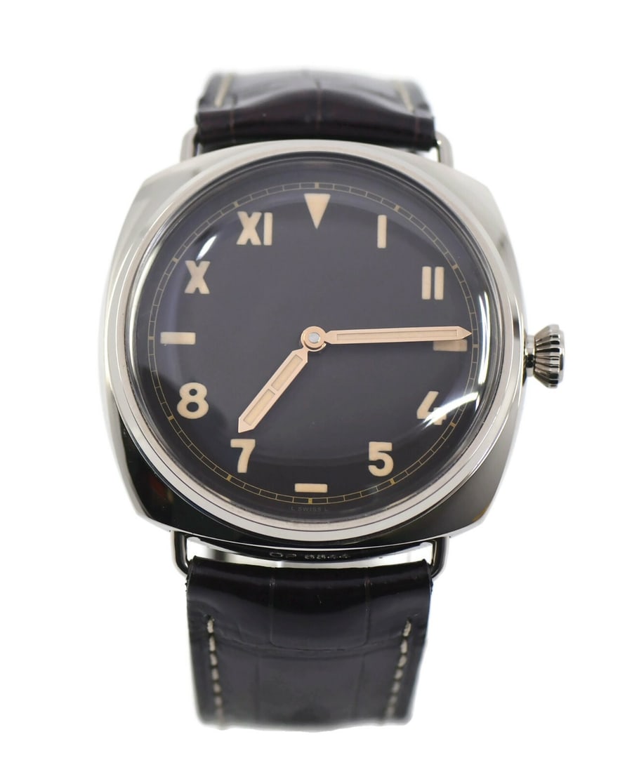 Panerai Radiomir PAM00376 18K White Gold 47mm Watch with Box and Papers: Panerai Radiomir PAM00376 18K White Gold 47mm Watch with Box and Papers Discover the elegance of the Panerai Radiomir 3 Day watch, a stunning wristwatch crafted from 18K white gold. This timepiece fea