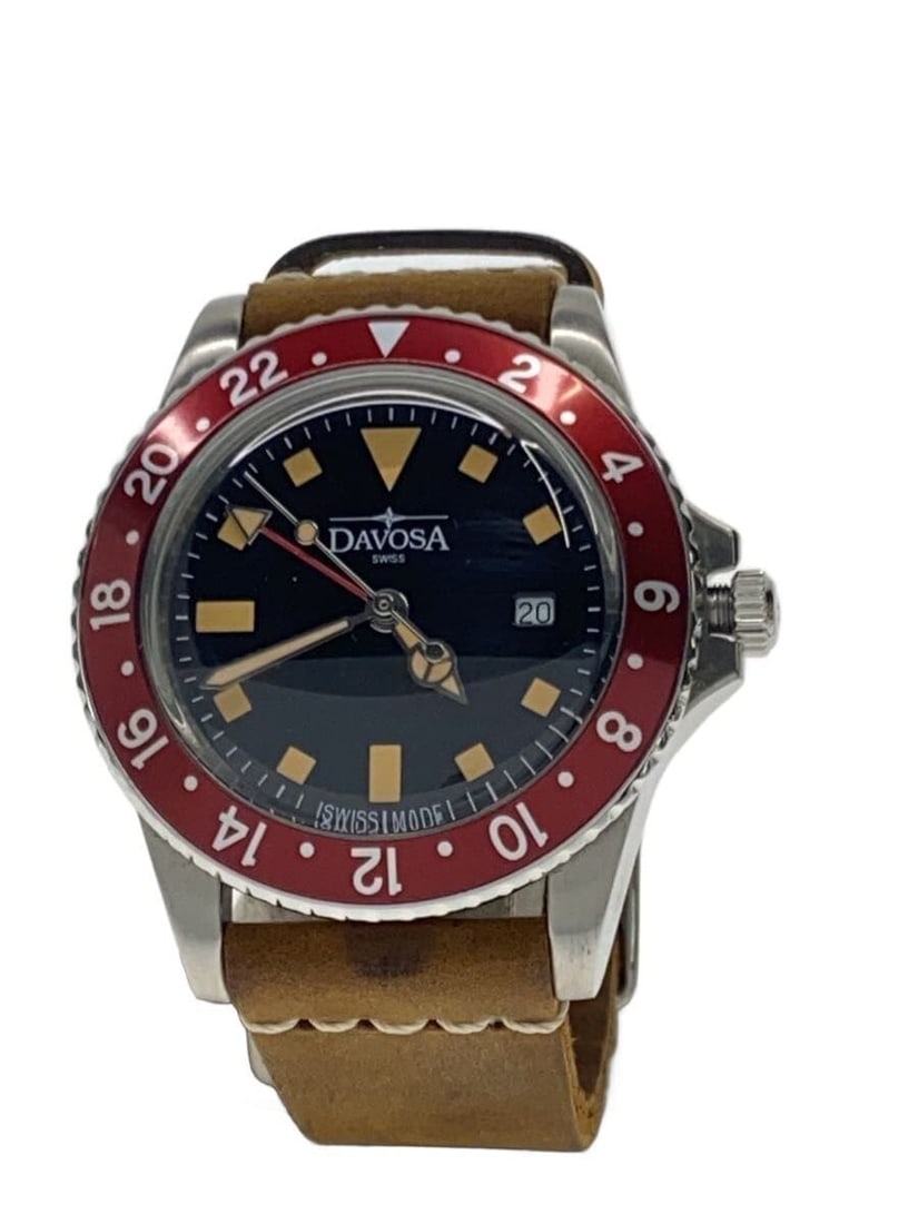 DAVOSA Vintage Diver Black Leather Wristwatch: DAVOSA Vintage Diver Black Leather Wristwatch This DAVOSA Vintage Diver 162.500.65 men's wristwatch features a classic black dial and a leather strap. Made in Switzerland, it is designed for men and s
