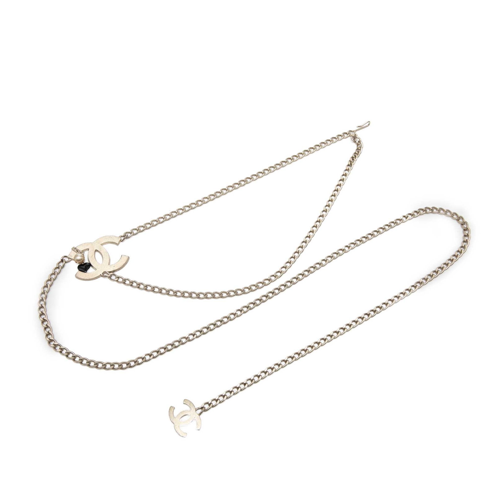Chanel CC Gold Plated Metal Chain Belt: Chanel CC Gold Plated Metal Chain Belt Chanel CC Gold Plated Chain Belt in gold plated metal with a gold plated CC charm and hook closure. It is made in France and measures 99.00 cm in length and 3.20