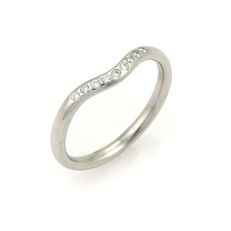 Platinum diamond ring Tiffany & Co Elsa Peretti curved band size 6: Platinum diamond ring Tiffany & Co Elsa Peretti curved band size 6 A Tiffany & Co. Elsa Peretti Diamond Curved Band Ring in platinum, designed with a graceful curved V-shaped silhouette and accented w