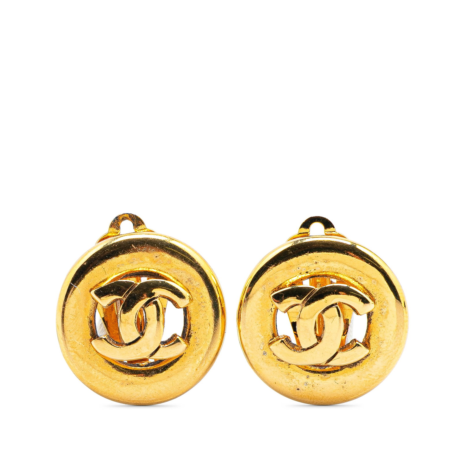 Chanel CC Round Clip On Earrings Gold Plated: Chanel CC Round Clip On Earrings Gold Plated Round Chanel clip-on earrings with a gold-plated finish and signature CC design. Made in France, this fashion jewelry pair includes the box. Condition is B
