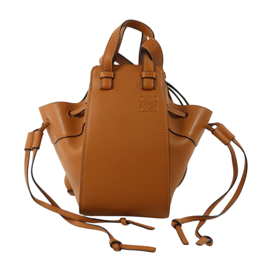 LOEWE Hammock Mini Calfskin Crossbody Shoulder Bag Brown 051850: LOEWE Hammock Mini Calfskin Crossbody Shoulder Bag Brown 051850 A LOEWE Hammock Mini hand shoulder bag and crossbody bag in brown calfskin leather. The bag features a brown x brown colorway, model num