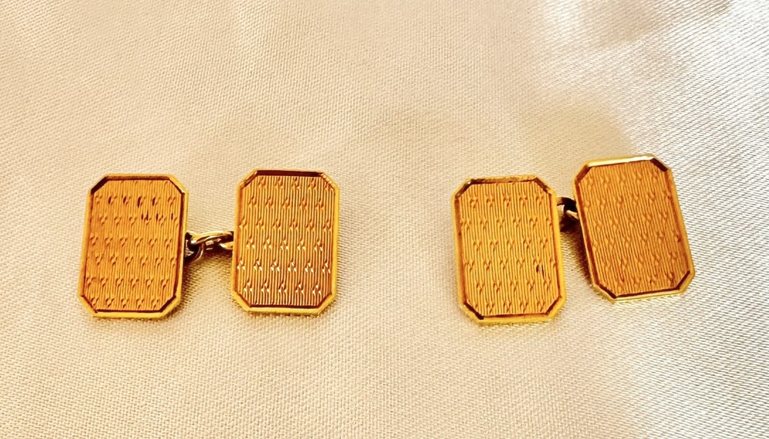1900s C&F 18K Yellow Gold Cufflinks Hallmarked Elegance: 1900s C&F 18K Yellow Gold Cufflinks Hallmarked Elegance This exquisite pair of cufflinks, crafted in the 1900s, showcases the elegance of 18k yellow gold. Each cufflink features exceptional detail, de