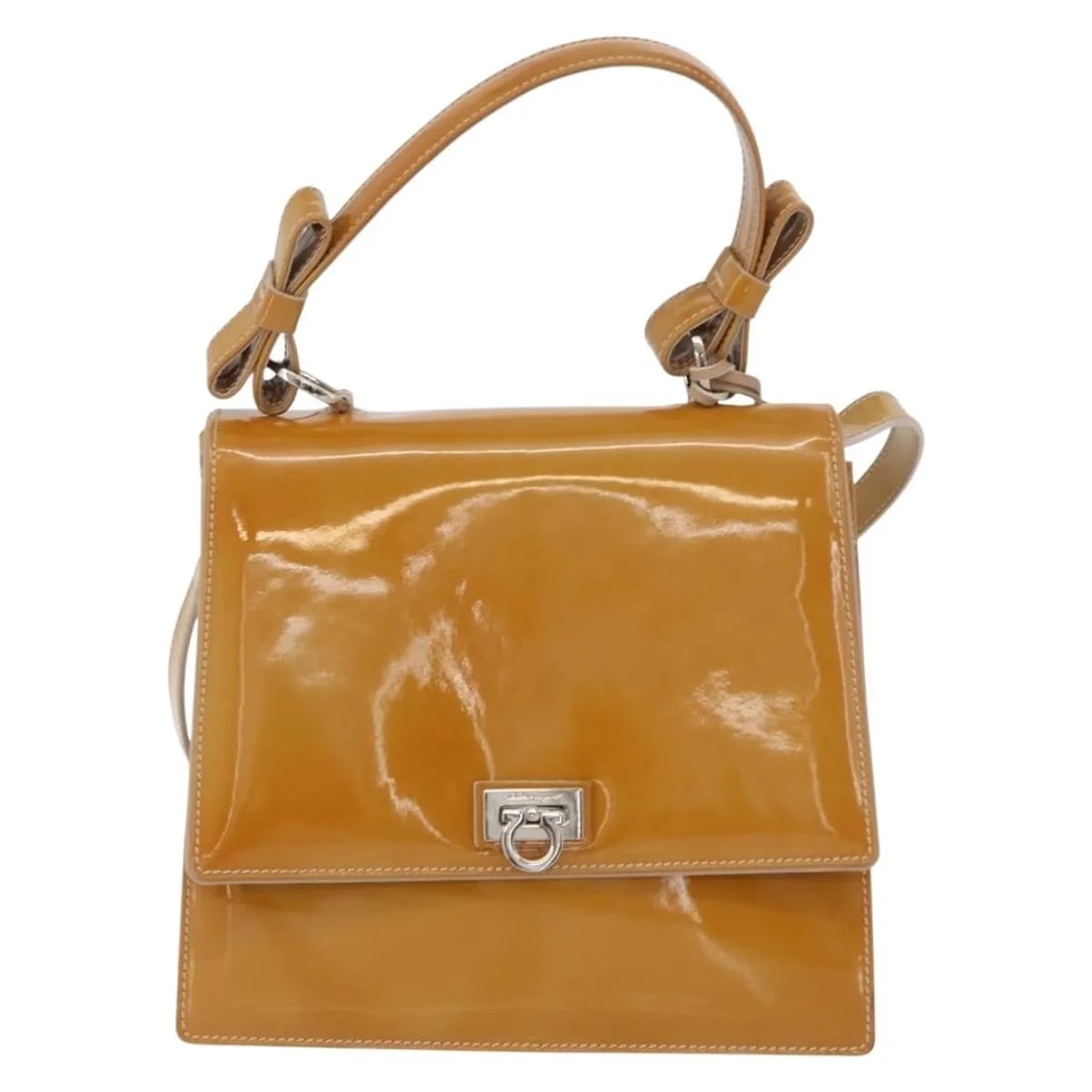 Salvatore Ferragamo Gancini beige patent leather handbag: Salvatore Ferragamo Gancini beige patent leather handbag This is a Salvatore Ferragamo Gancini handbag in beige patent leather, made in Italy. It features a vintage condition with honest wear, includi