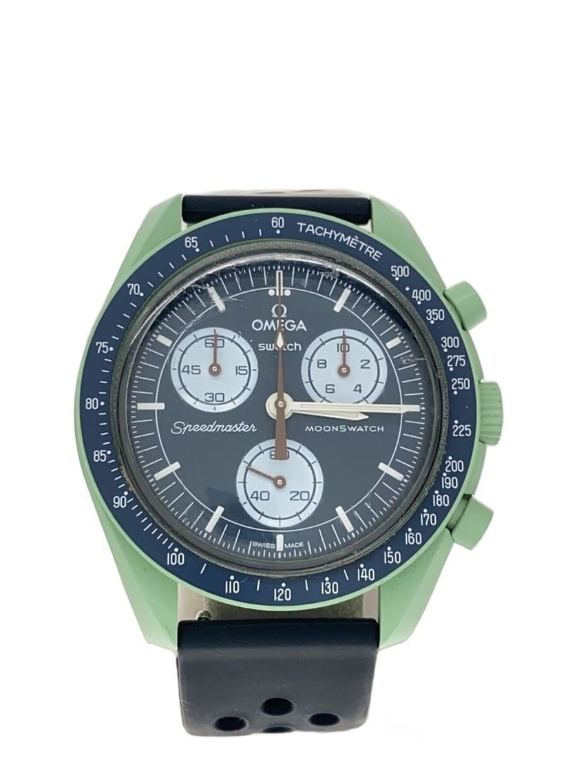 Omega x Swatch Mission on Earth Quartz Navy Wristwatch: Omega x Swatch Mission on Earth Quartz Navy Wristwatch This OMEGAxSWATCH MoonSwatch Speedmaster MISSION ON EARTH is a men's quartz wristwatch featuring a navy case and dial. The watch is slightly used