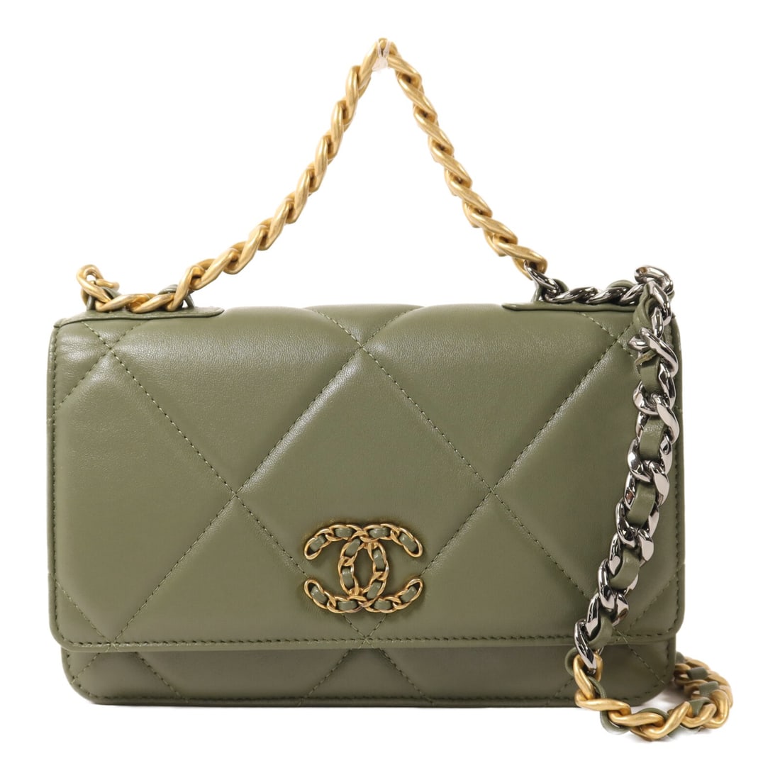 CHANEL Chanel 19 WOC Shoulder Bag Green Lambskin CC: CHANEL Chanel 19 WOC Shoulder Bag Green Lambskin CC Chanel 19 Wallet On Chain shoulder bag in green lambskin (sheep leather). It features a magnetic pocket and an interior layout with two zip pockets,
